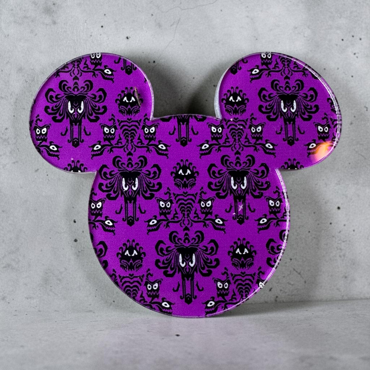 Spooky Mansion Cinch Clip for shirt and tee haunted